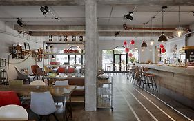 Underdog Hotel